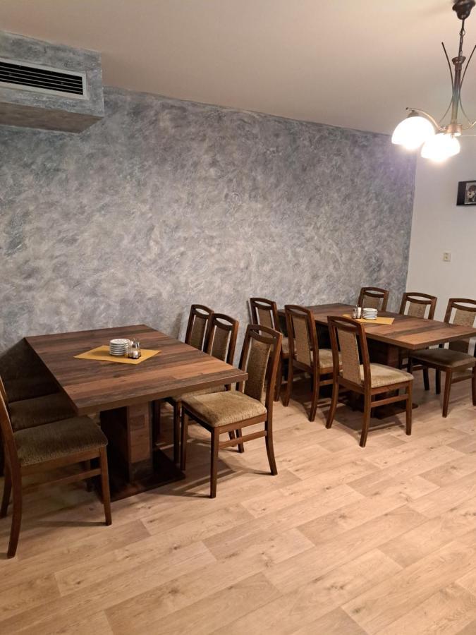 Penzion A Pizzerie Na Zalozne Kobylí Exterior foto